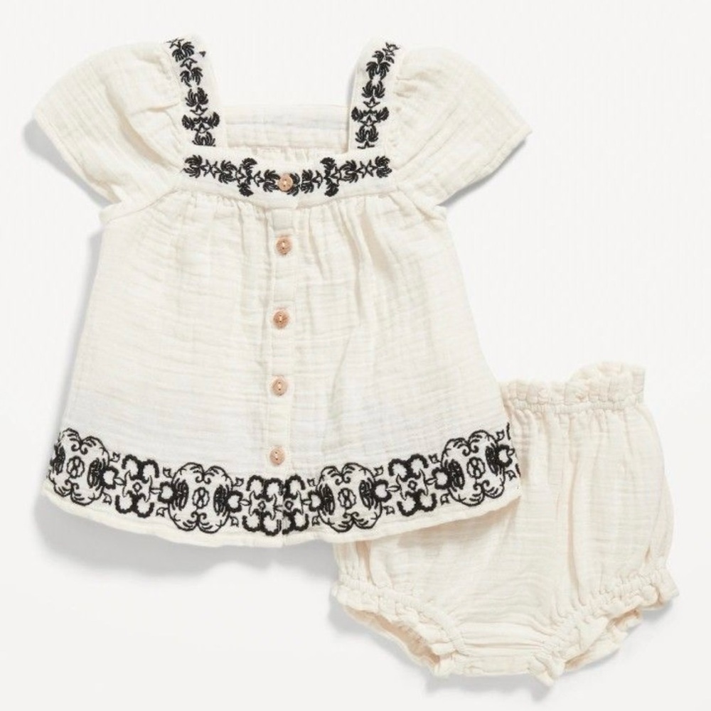 Flutter-Sleeve Baby Outfit with Black Embroidery